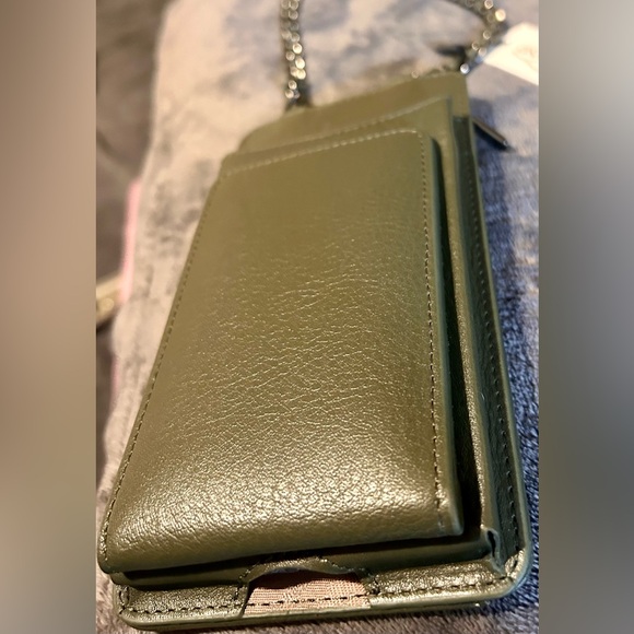 Overland “Izmir” Leather Phone Wallet w/ Chain Strap in Hunter Green - Picture 7 of 15